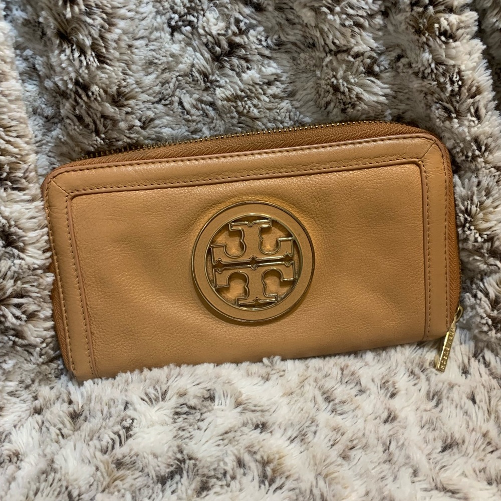 Tory Burch Amanda Zip Wallet